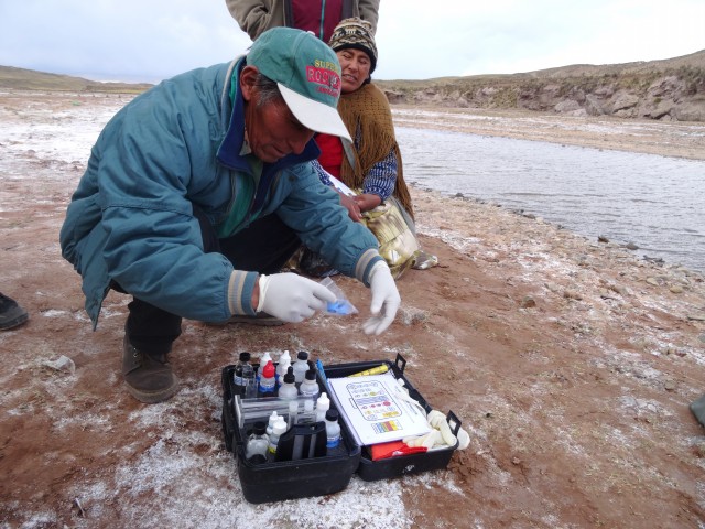 Comunarios de Caquingora y Jayuma se capacitan en el monitoreo comunitario del agua