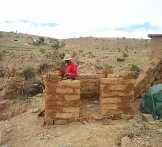 3 SySA construccion gallineroDSC00073