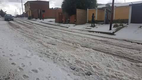 GRANIZADA EN CATAVI: Lluvia con granizo sorprende a pobladores