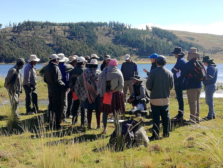Kunturillo:  Comunidades analizando la calidad del agua de las nacientes del río Rocha para promover su protección