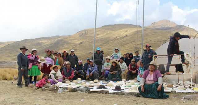 15 sombreros felices comunarios