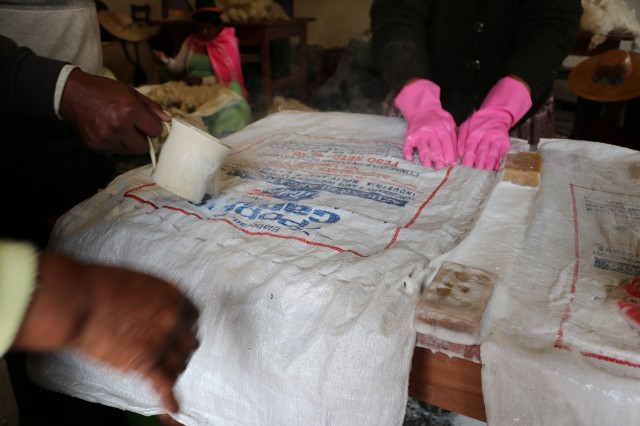 6 Sombreros aplanando con agua