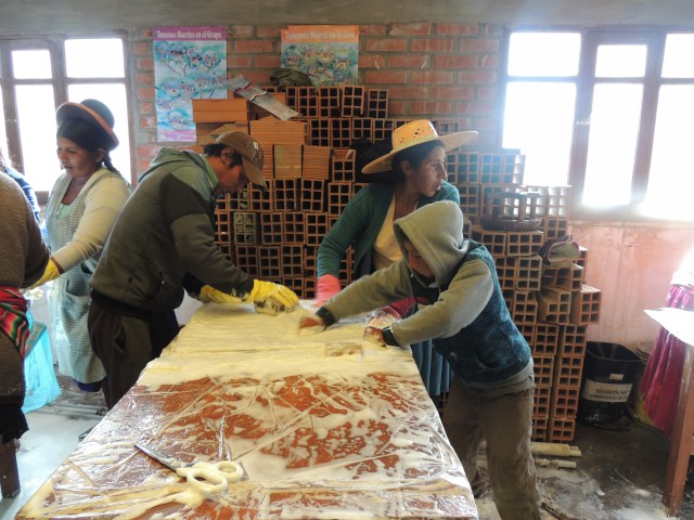 7 Sombreros lavando niño