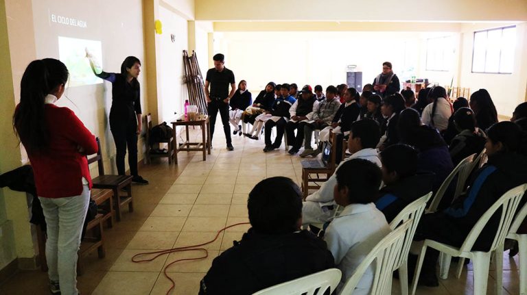 Estudiantes del municipio Poopó aprenden a usar tratamientos alternativos del agua