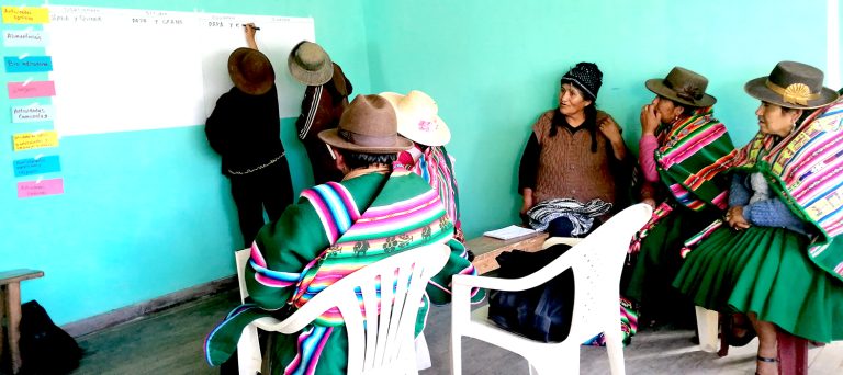 Identidad Quechua: «Qhichwa mama qallu chinkapuyman richkan»