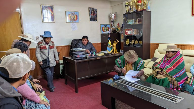 “EL AGUA QUE ESTAMOS TOMANDO ES SALADA, PICANTE, NO SE PUEDE TOMAR, NOS QUEMA EL CUERPO”