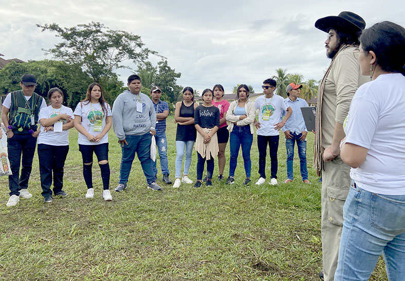 Jóvenes XI FOSPA Grupos patio